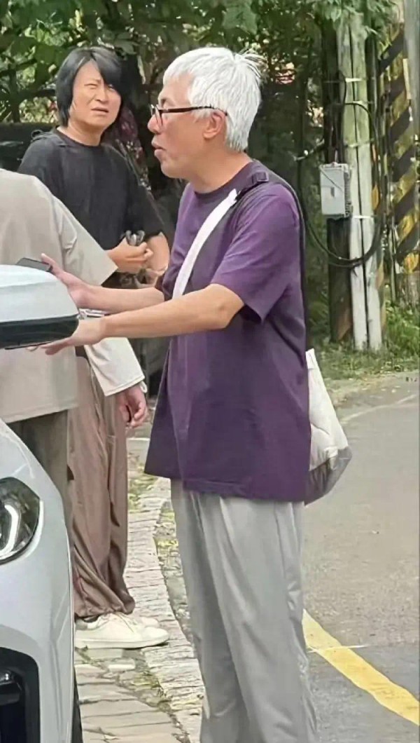 张宇生病后首度露脸！头发全白，身体佝偻，十一郎已提前交代后事