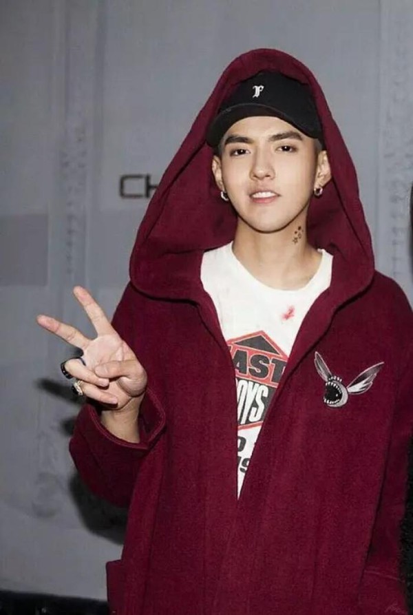鹿晗、李易峰经纪变动背后，流量明星们在焦虑什么？ ​