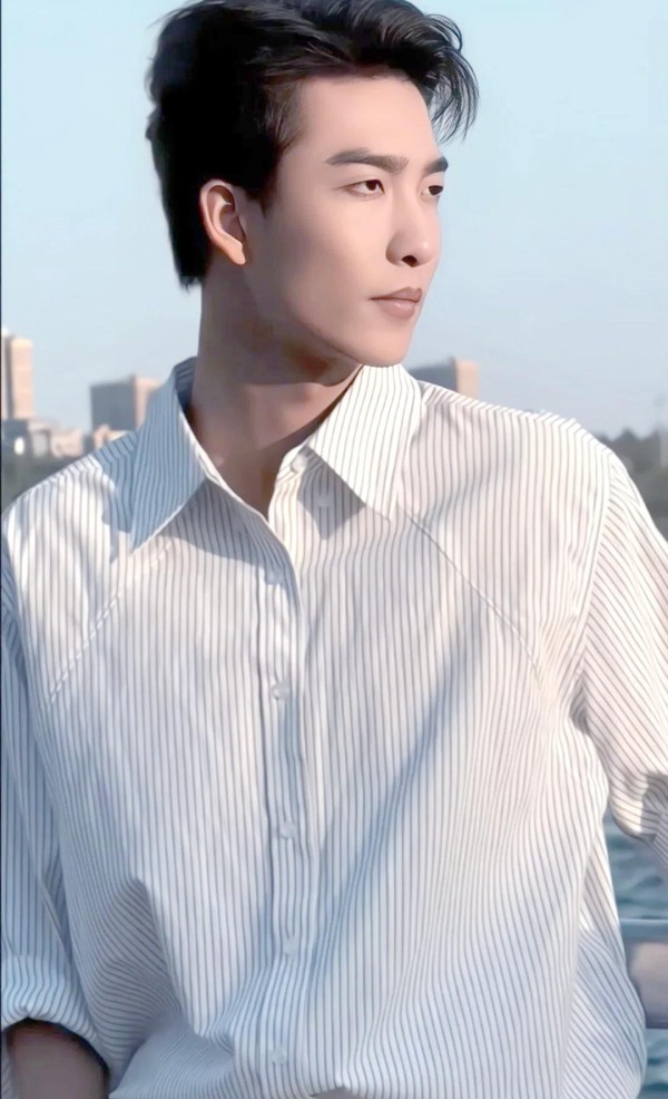 姚冠宇：从音乐人到短剧明星的跨界成功之路