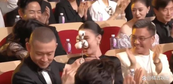 宋佳获奖闫妮送棉花祝贺 真挚友情温暖人心