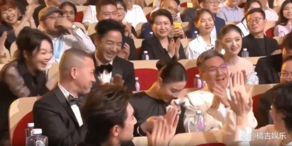 宋佳获奖闫妮送棉花祝贺 真挚友情温暖人心