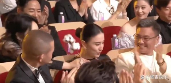 宋佳获奖闫妮送棉花祝贺 真挚友情温暖人心