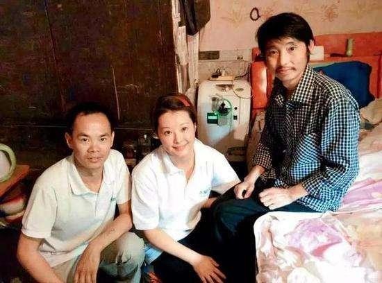 娱乐圈做公益不求回报的4位明星，韩红仅排第二，第一名毋庸置疑
