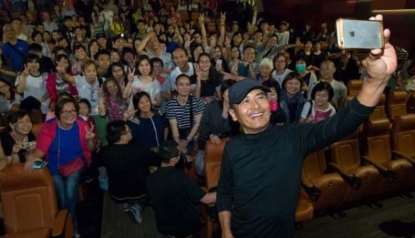 娱乐圈中成绩卓越的五位男明星，如果选“演艺皇帝”你会选谁？