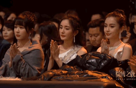 杨紫杨幂杨颖同框罕见画面:揭其三人穿搭谁更惊艳? 第2张