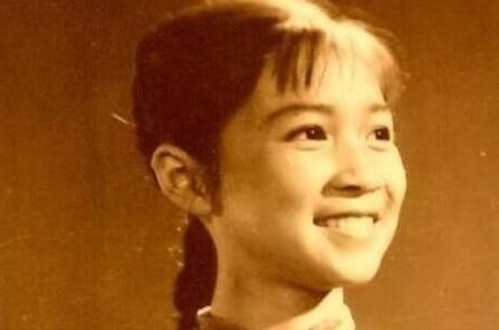 蔡明的浪漫史：被丈夫用100封信追到手