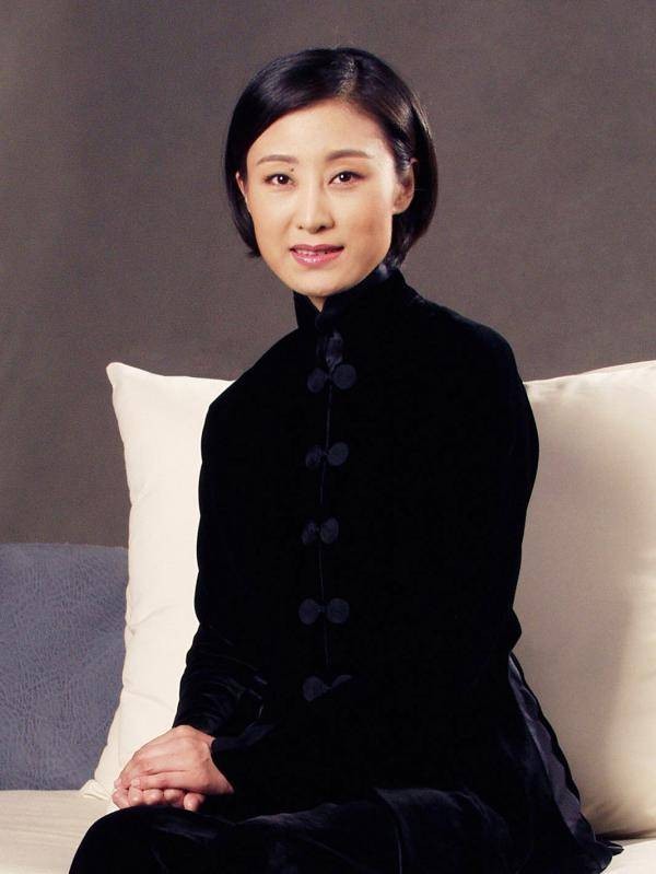京剧名家张火丁:走红后在单位受排挤,富豪丈夫离世后她现状如何