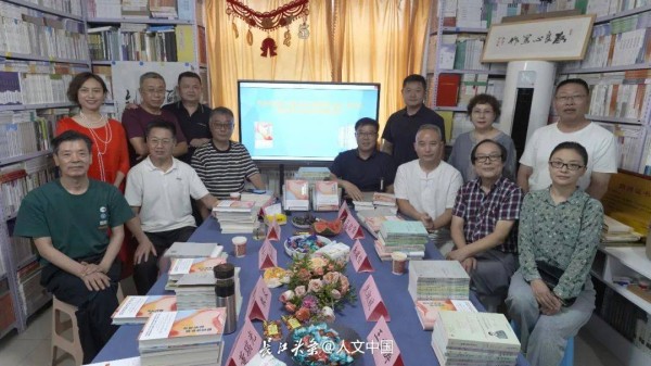 马启代诗集《我生命中的那些山水》首发式暨首套“长河双语诗典”座谈会在济南举行