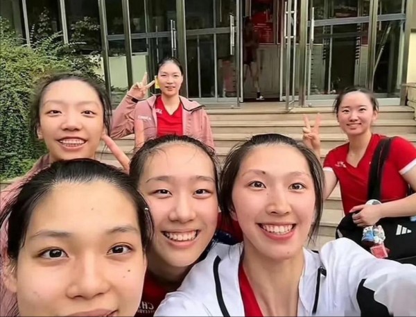 中国女排为何重用江苏系？赵勇缺明星球员，张籽萱出色，日媒吃惊