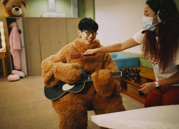 方大同获金曲奖最佳作曲人，好友卢广仲担任颁奖人，颁奖词惹泪目 生命之歌感动全场