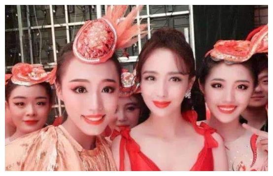 抖音“最美群演”火了，当看到最后一张图时，网友：赶紧出道吧