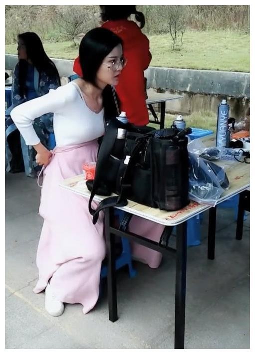 抖音“最美群演”火了，当看到最后一张图时，网友：赶紧出道吧