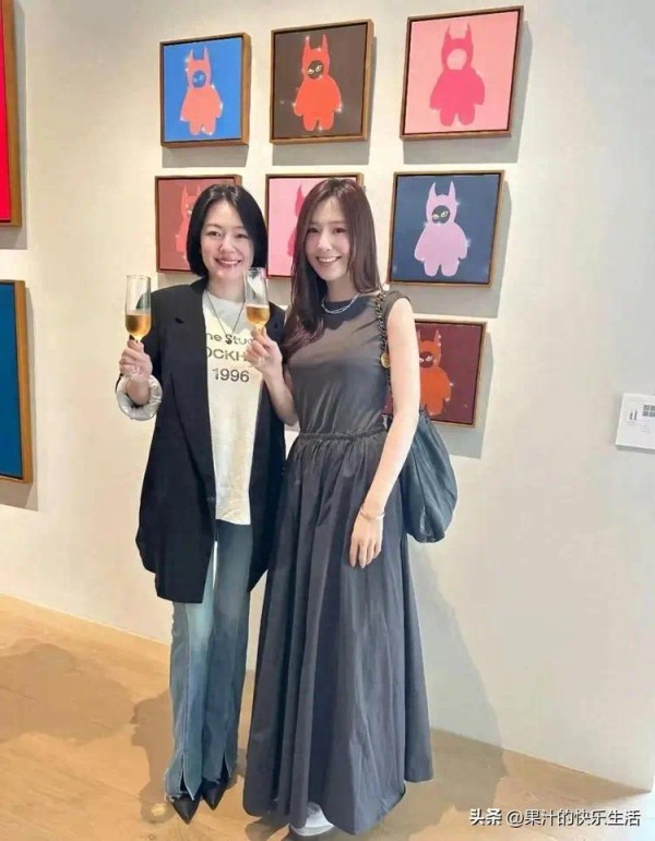 小S二女儿25幅画已被抢空！小S开心和友人拌嘴！贾永婕称还好手快