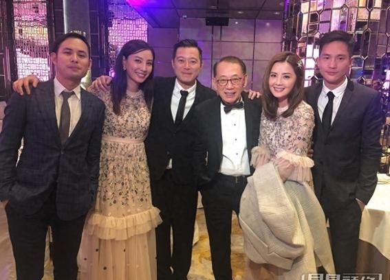 蔡卓妍百亿富三代前男友帅气又暖心，对女友人体贴入微照顾周到