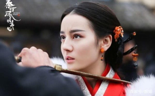 最新中国名人流量榜，迪丽热巴跌出前三，她力压杨幂夺得第一