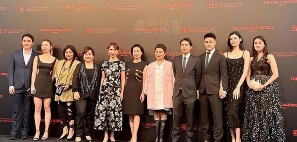 何超莲、何超盈、何超云一起出席晚宴，庆祝何猷启晋升董事局主席