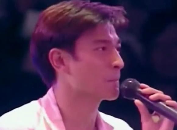 刘德华演技、唱功都一般，却红了30年，遭某导演不满：占用资源