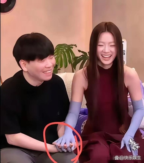 单依纯常石磊十指紧扣引热议 在歌...@快乐娱生的动态