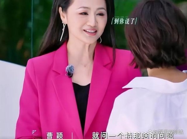 女明星聊天现场惊现表情包 两代花旦婚恋观隔空碰撞