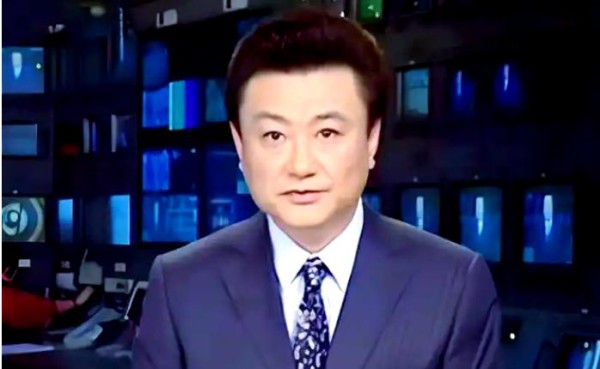 探秘央视顶级主持人：非凡成就与深厚背景