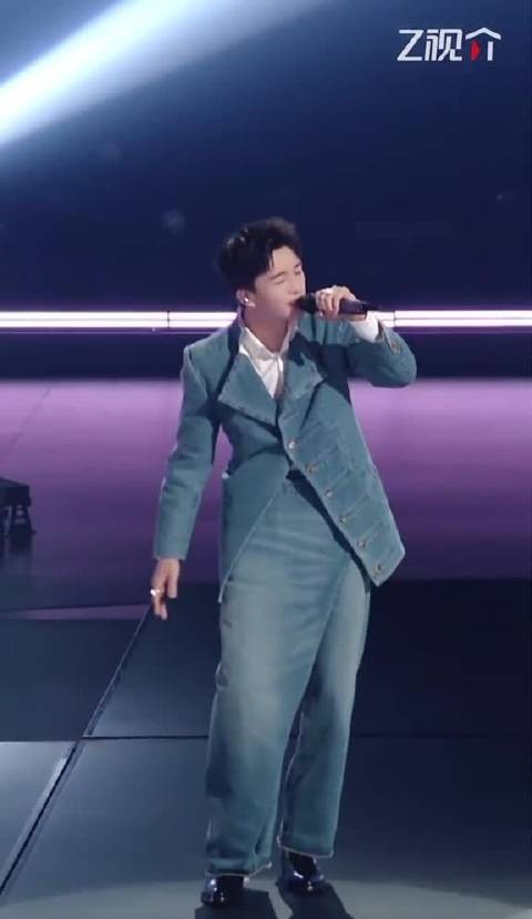 黄子弘凡天赐声音舞台直拍展现421种色彩