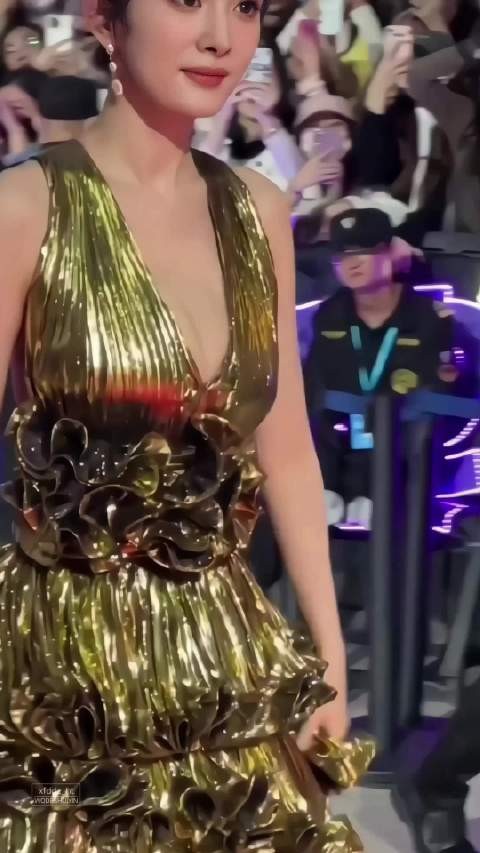 杨幂不输王李丹妮