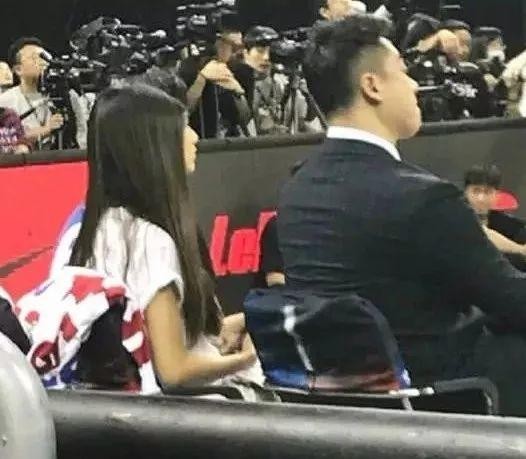 明星的错位照，吴磊背女包，严屹宽大肚子，最后一个没看懂
