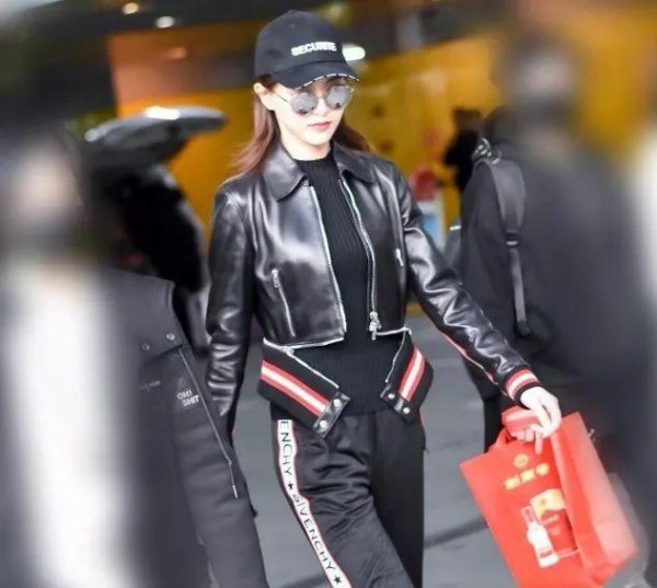 明星的错位照，吴磊背女包，严屹宽大肚子，最后一个没看懂