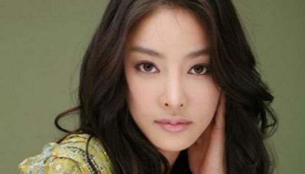 这位韩国女艺人，去世后其经纪人道出真相：圈子规则复杂