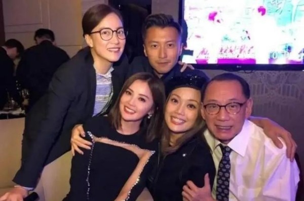 霍汶希作为混迹娱乐圈很久的金牌经纪人，她的口碑如何？