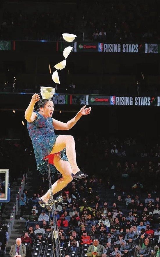 今年NBA总决赛第五场，牛蓉在雷霆主场表演