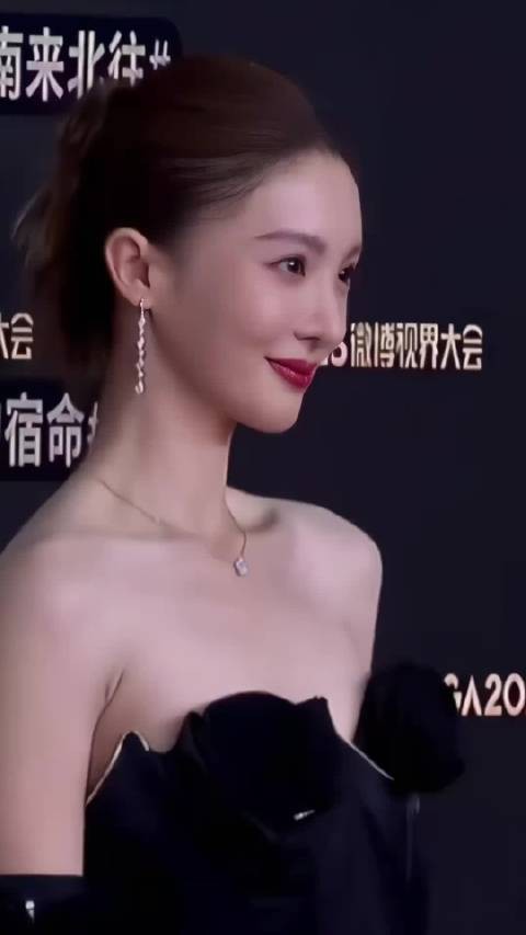 秦岚买单带友做SPA，金晨寻医整鼻，女星辟谣去世传闻