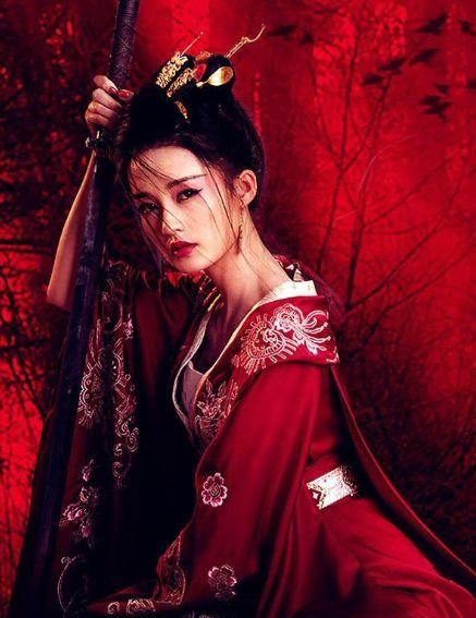 明星“黑化”需要啥？赵丽颖化妆，张一山眼神，而她只需一个微笑