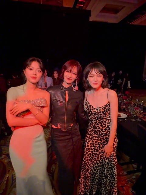 好萌的三个00后小女孩儿