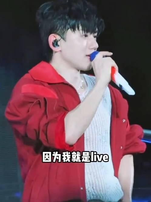 张杰年轻男歌手现场演唱，配文“因为我就是Ive”