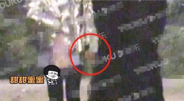 秦俊杰侯梦瑶牵手照