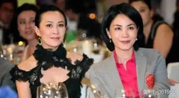 刘嘉玲与王菲：娱乐圈的两大支柱，同框时的风格对比