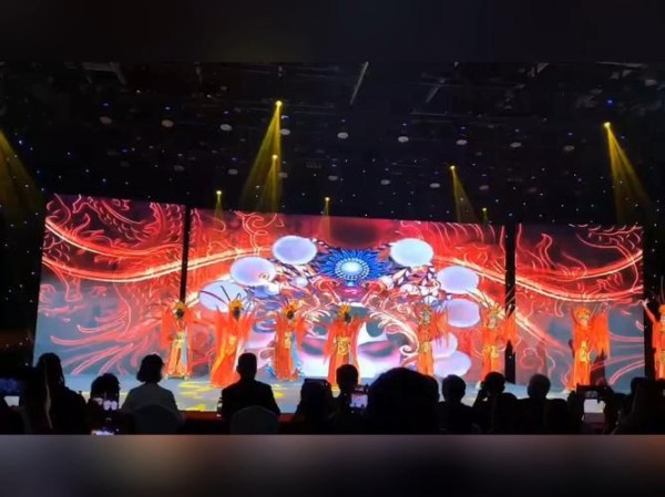 艺术的碰撞：商业演出与明星参与的全解析