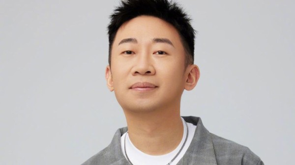 杨迪与马龙碰面成大型追星现场，与偶像互动后娇羞不已