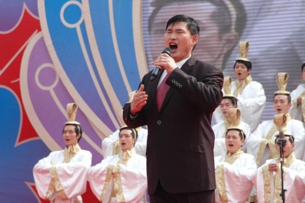 热词解析｜总是霸占热搜的“大衣哥”是谁？