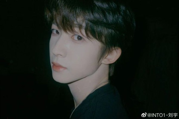 钱真好赚！网曝明星穿衣推广费 小爱豆一次都能赚7万