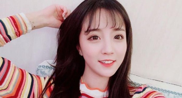 网红莉哥遭封杀后，而她却因神似莉哥而走红，网友：粉丝有去处了