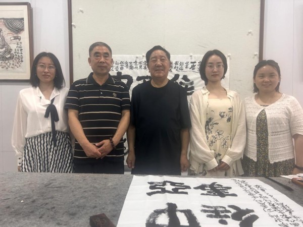 高建群研究中心一行看望著名作家高建群先生