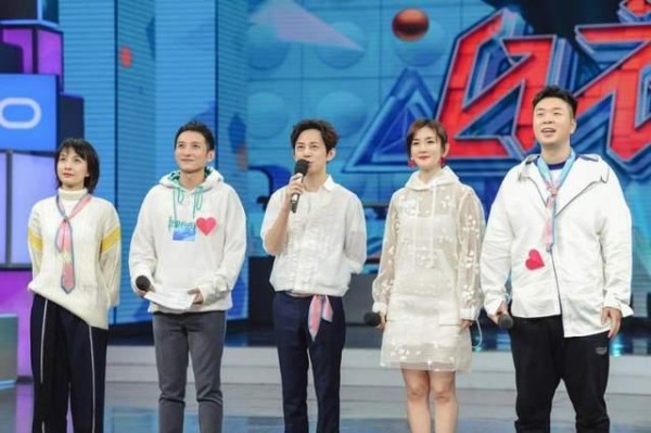 芒果台跨年演唱会翻车，官宣艺人跳槽到其他电视台，堪称迷幻操作