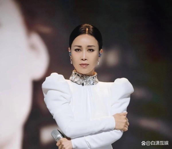 那英的天后路：才华横溢但争议不断，你还在等什么