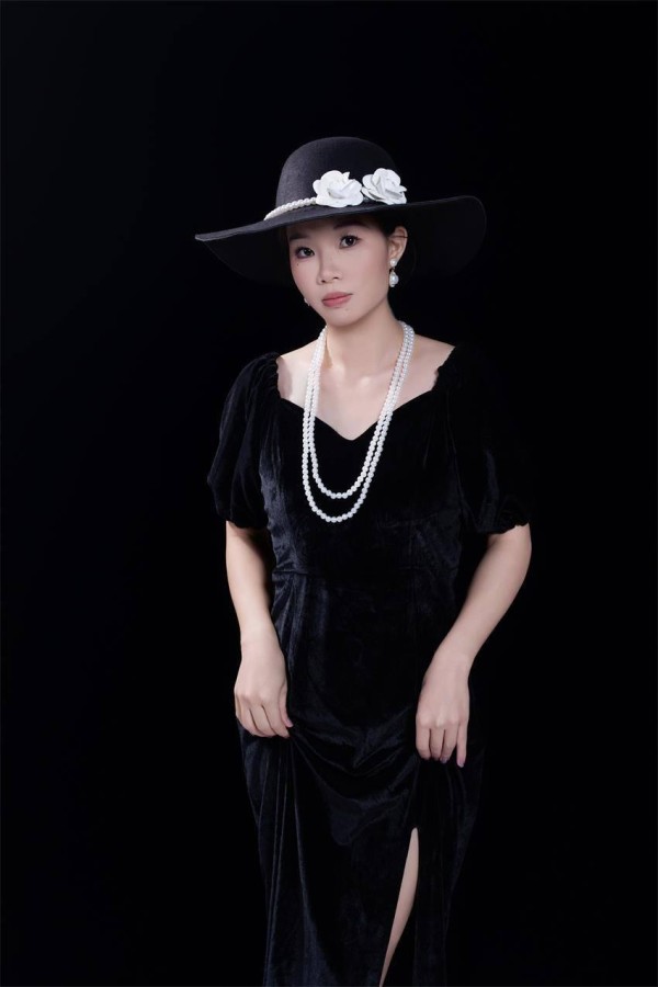模特新星——尹美莲：逐光而行的时尚精灵