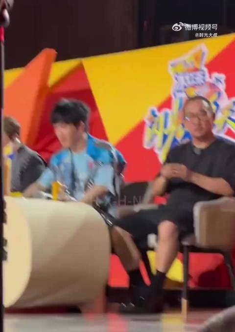 大张伟郑州被路人夸漂亮显疑惑,巧舌如簧变手足无措