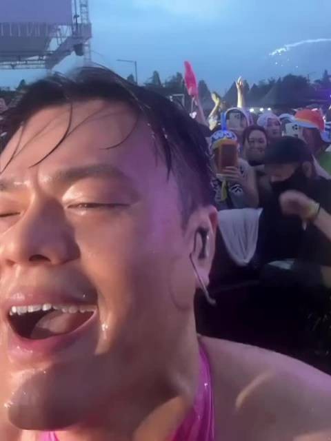 速来接收JYP怼脸比心,谁老公