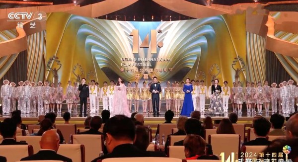 北京电影节主持大换血，任鲁豫领衔，明星客串惊艳亮相
