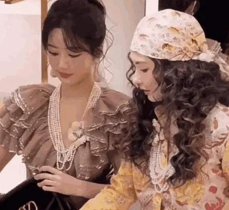 杨紫算不算顶级大美女？看看她和张柏芝站在一起就有答案了